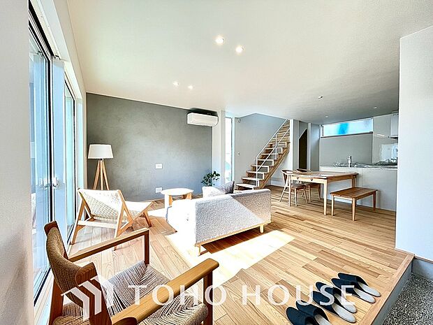 造りこんだ空間演出の妙が生み出す光と質のハーモニーはこの住宅のクオリティの良さを実感させてくれます。