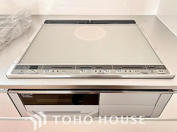 IHクッキングヒーターはフラットトップで汚れもサッとふくだけで簡単にお手入れをすることができます。