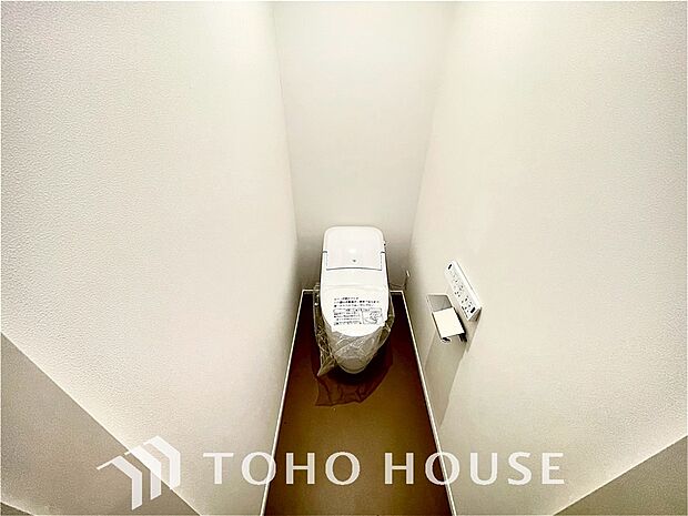 十分な広さと清潔感のあるカラーで纏まったおトイレ。時間に余裕とゆとりを持たせます。