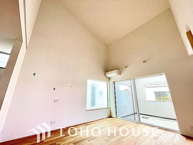 造りこんだ空間演出の妙が生み出す光と質のハーモニーはこの住宅のクオリティの良さを実感させてくれます。