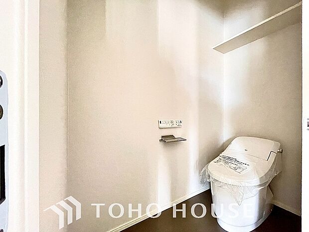 十分な広さと清潔感のあるカラーで纏まったおトイレ。時間に余裕とゆとりを持たせます。