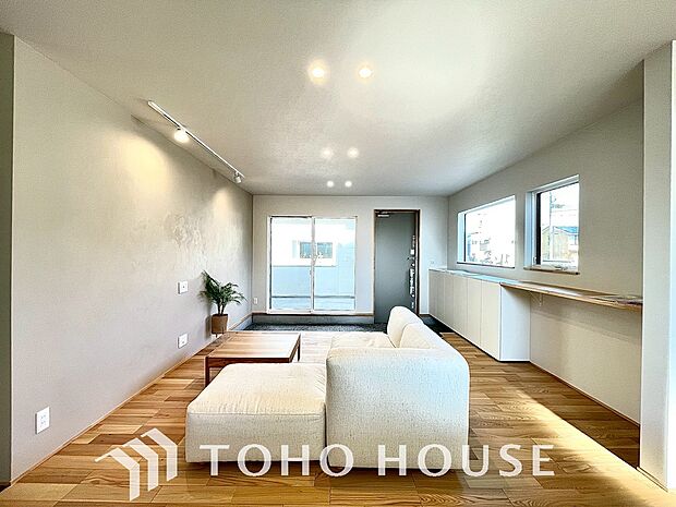 造りこんだ空間演出の妙が生み出す光と質のハーモニーはこの住宅のクオリティの良さを実感させてくれます。