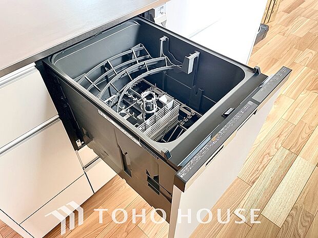 高温水や高圧水流を使う事で効率よく食器洗浄できます。殺菌効果も高いので哺乳瓶等を洗う際にも便利です。