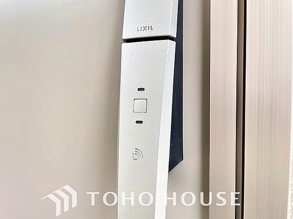ICチップを用いたカードキー等で玄関扉の施錠＆解錠が出来る設備。最近は鍵穴の無いドアも増えてます。