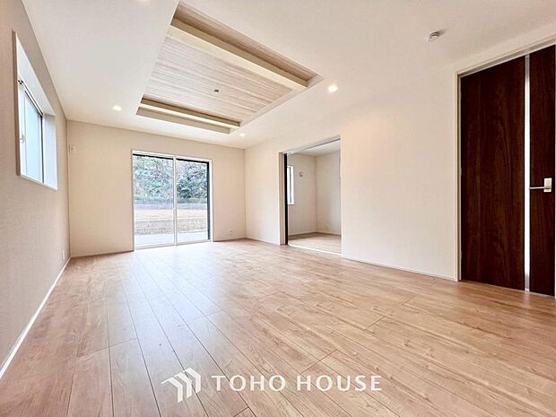 広々としたLDKは、家族が自然に集まりやすく、一緒に過ごす時間を楽しめる工夫が施されています。