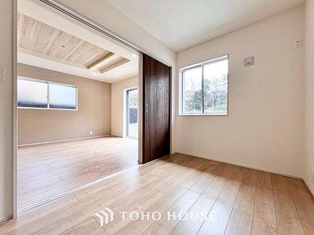 お子様の心と身体を見守る子供部屋として、小さな自立心を育むお部屋作りを見越してご覧下さい。