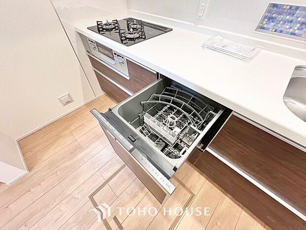 食洗機は家事の時間を短くできることがメリット。ビルトインタイプはキッチンをすっきりとみせてくれます。