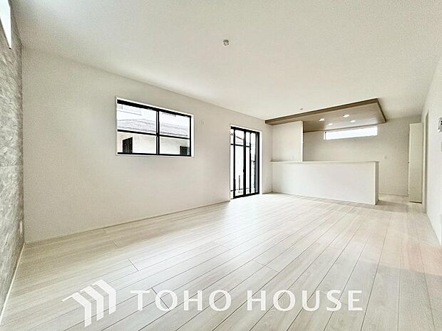 作り手の「気持ちの良いリビングでお過ごししていただきたい」という思いを感じさせます。