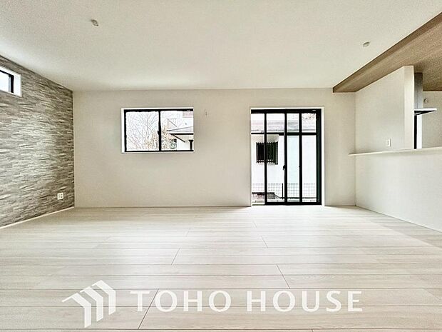 造りこんだ空間演出の妙が生み出す光と質のハーモニーはこの住宅のクオリティの良さを実感させてくれます。