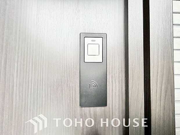 ICチップを用いたカードキー等で玄関扉の施錠＆解錠が出来る設備。最近は鍵穴の無いドアも増えてます。