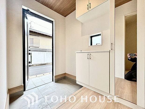 ダウンライトを使用しお洒落に演出。帰りたくなる家をテーマに設計。いつも「人」と「家」の間に・・・。