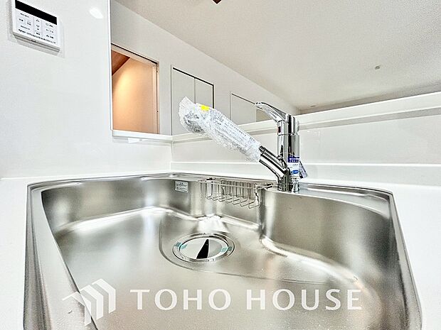 ワンタッチで浄水と原水を切り替えできる浄水器一体型水栓は水道水に含まれる有害物質を除去してくれます。