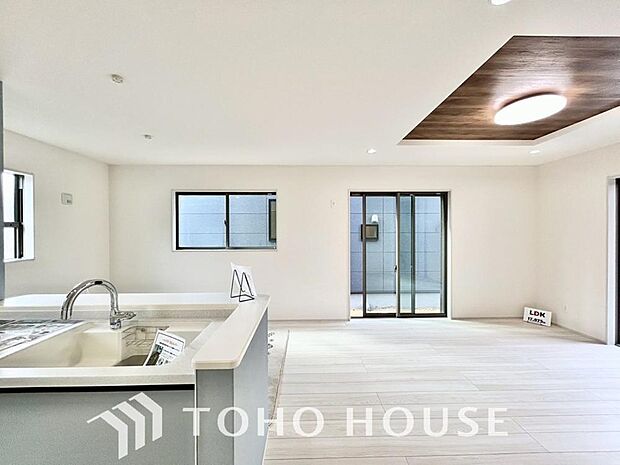 造りこんだ空間演出の妙が生み出す光と質のハーモニーはこの住宅のクオリティの良さを実感させてくれます。