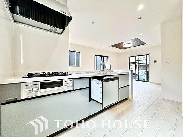 広々キッチンを採用。みんなで作った料理を召し上がりながらの会話は、どのような物になるのでしょうか。