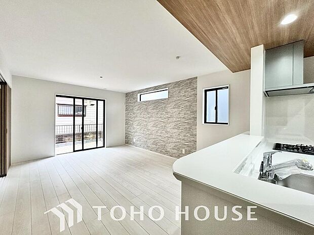 造りこんだ空間演出の妙が生み出す光と質のハーモニーはこの住宅のクオリティの良さを実感させてくれます。