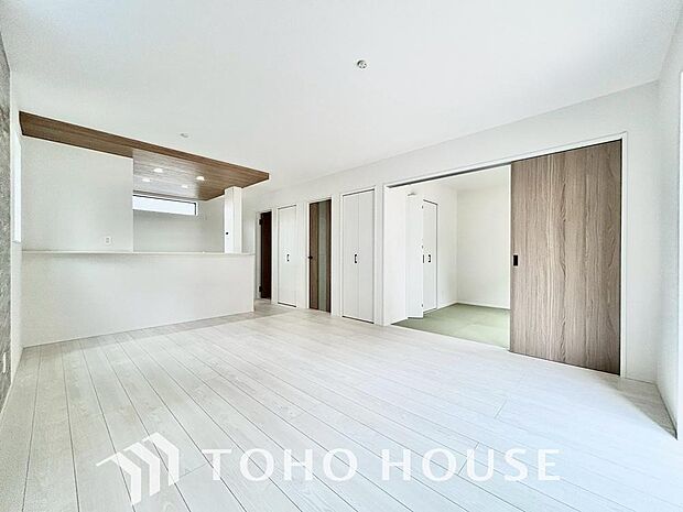 作り手の「気持ちの良いリビングでお過ごししていただきたい」という思いを感じさせます。