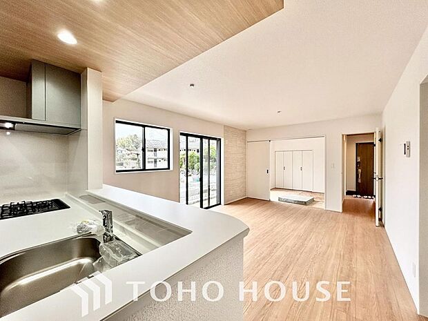 造りこんだ空間演出の妙が生み出す光と質のハーモニーはこの住宅のクオリティの良さを実感させてくれます。