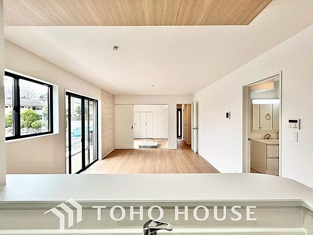 作り手の「気持ちの良いリビングでお過ごししていただきたい」という思いを感じさせます。