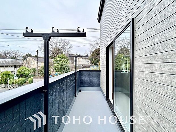 太陽に愛された邸は、陽当り、通風に優れた魅力的で快適さを追求した邸宅です。