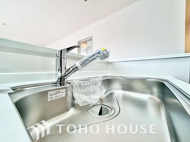 ワンタッチで浄水と原水を切り替えできる浄水器一体型水栓は水道水に含まれる有害物質を除去してくれます。