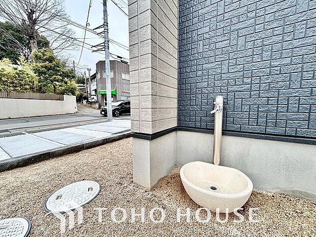 お庭への水やりはもちろん、大切なお車の洗車や高圧洗浄機を用いたお家のお手入れにも活用できます。