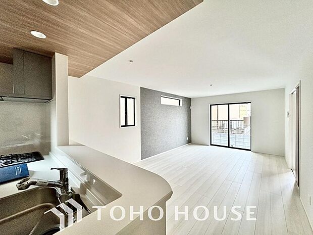 造りこんだ空間演出の妙が生み出す光と質のハーモニーはこの住宅のクオリティの良さを実感させてくれます。