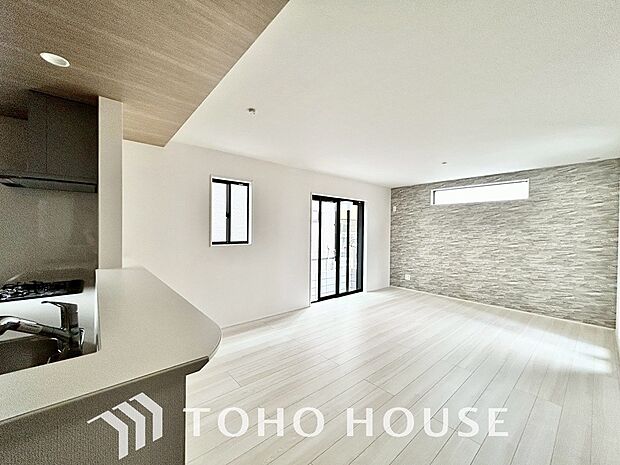 造りこんだ空間演出の妙が生み出す光と質のハーモニーはこの住宅のクオリティの良さを実感させてくれます。