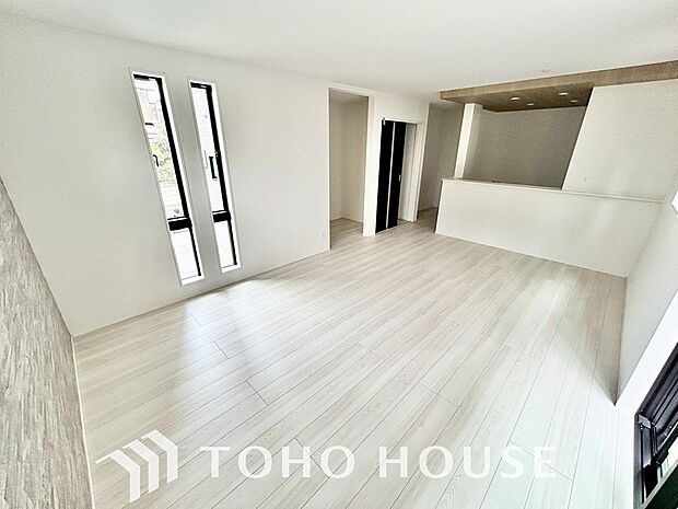 作り手の「気持ちの良いリビングでお過ごししていただきたい」という思いを感じさせます。