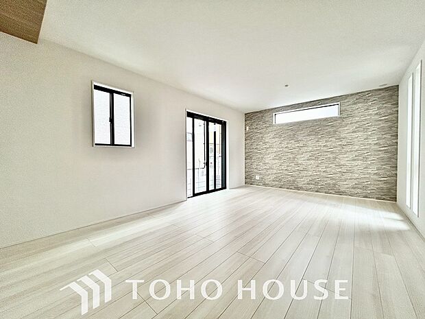 リビングも広く設け、訪れる人々を暖かく迎えてくれます。