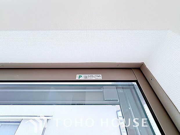 居室のサッシにはペアガラスを採用、高い断熱性による省エネと結露対策に有効です。