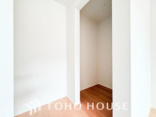 お子様のおもちゃやゴルフバック等、大きなお荷物をお持ちの方や、お荷物が多い方でも安心のスペースです。