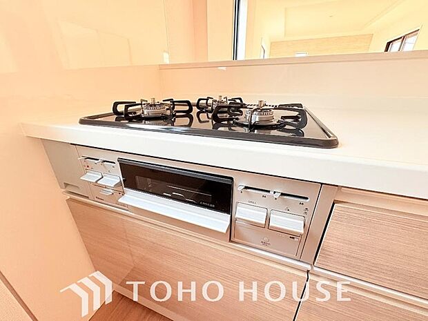 毎日料理をする、料理が好き、家族が多くて量を作る必要がある、等の方々にとっては必須の3口コンロ。