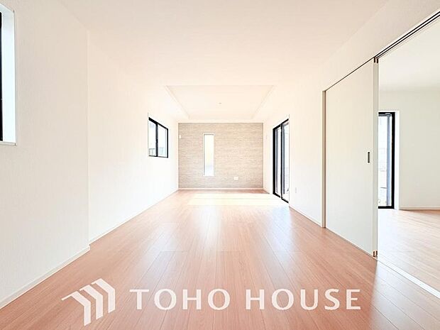 作り手の「気持ちの良いリビングでお過ごししていただきたい」という思いを感じさせます。