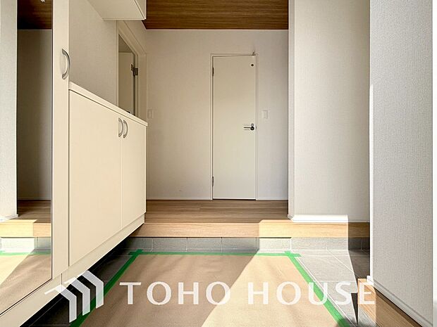 広々した玄関スペースはベビーカーも楽々置けるゆったりスペースが魅力です。