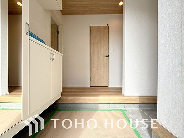 広々した玄関スペースはベビーカーも楽々置けるゆったりスペースが魅力です。