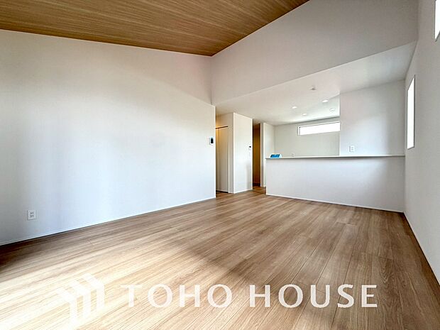 造りこんだ空間演出の妙が生み出す光と質のハーモニーはこの住宅のクオリティの良さを実感させてくれます。