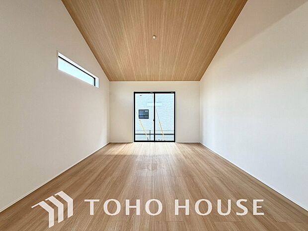 通風と採光を考慮したリビングは地域の鼓動を感じながらお寛ぎ頂くことが可能です。