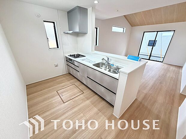 対面キッチンは、目線の先が空間の広がりのあるリビングやダイニングなので、開放感を感じられます。