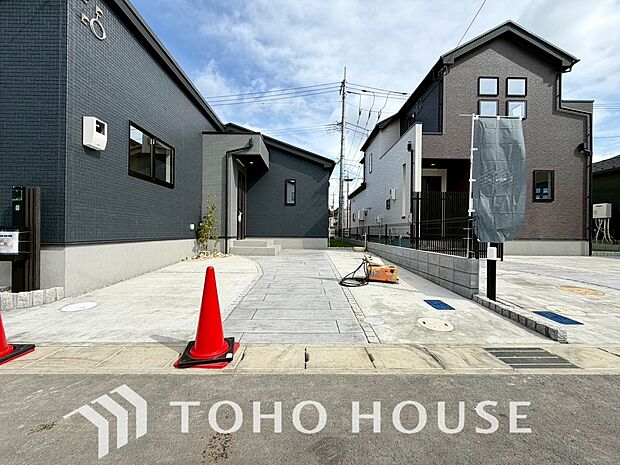 ゆったりとした駐車スペースを確保いたしましたので、大きめのお車でも駐車可能です。