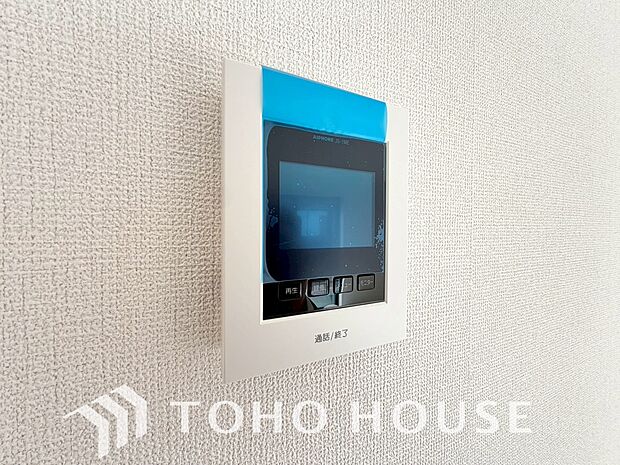 誰が来てもわかる様にモニター付きインターホンを設置。家事導線を考慮した個所に設置し、防犯性と利便性に優れ快適と安らぎを合わせた優しい設計。