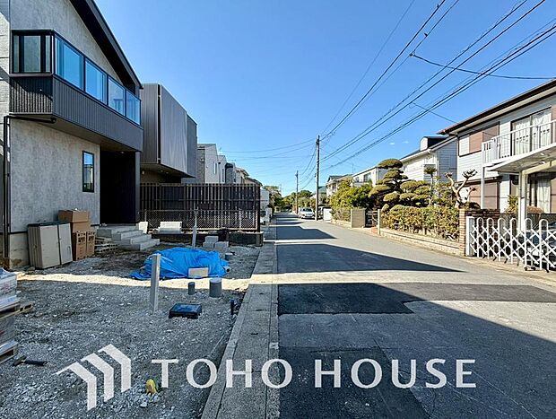 周辺環境とのコラボレーションにより明るく開放的な空間を演出しております。