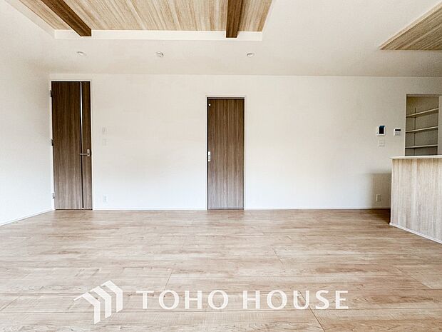 広いLDKでは家族が集まり一緒の時間を過ごせる工夫がされております。