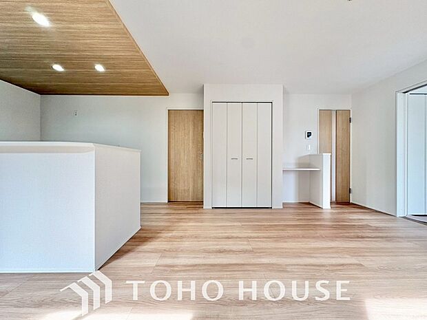 造りこんだ空間演出の妙が生み出す光と質のハーモニーはこの住宅のクオリティの良さを実感させてくれます。