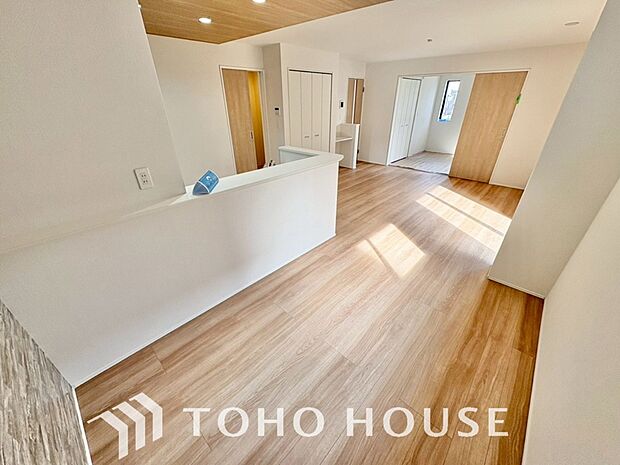 作り手の「気持ちの良いリビングでお過ごししていただきたい」という思いを感じさせます。