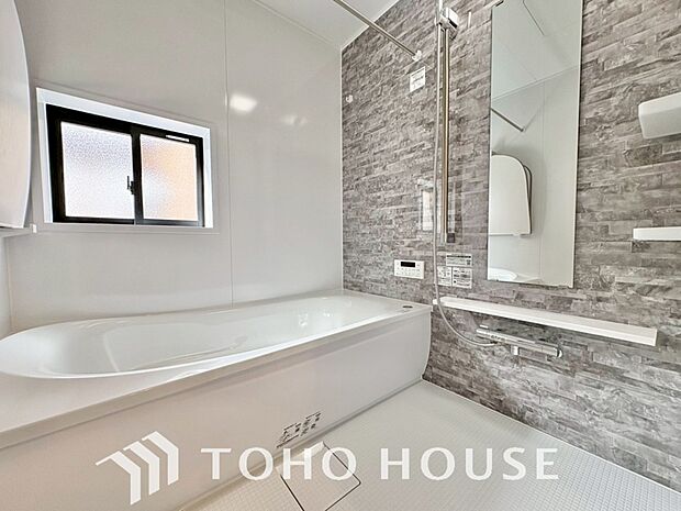 一日の疲れを癒すための心地よいバスタイムを演出する浴室はゆとりあるサイズを採用。