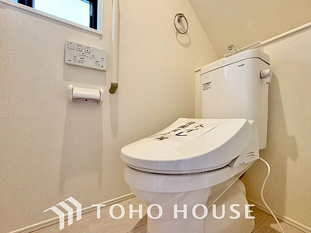 十分な広さと清潔感のあるカラーで纏まったおトイレ。時間に余裕とゆとりを持たせます。