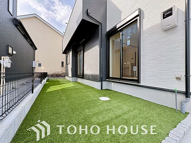 日当たりも良く、家庭菜園や植栽を育てるのに適したお庭はこれからの生活に緑という癒しを与えてくれます。