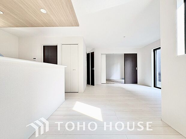 造りこんだ空間演出の妙が生み出す光と質のハーモニーはこの住宅のクオリティの良さを実感させてくれます。