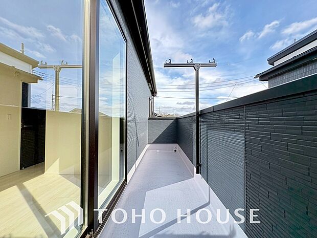 陽光に愛され、環境に恵まれ、家族に包まれた邸宅は、どんなに月日が経っても色褪せる事なく輝き続けます。