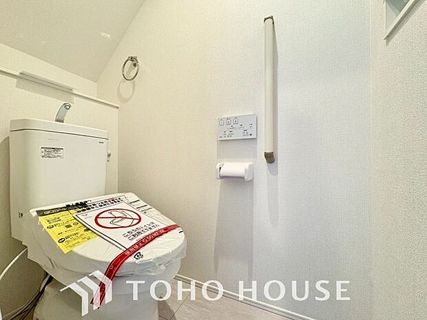 快適な温水洗浄便座付。手洗い一体型のトイレはスペースの節約ができ、ゆったりとした空間が確保できます。
